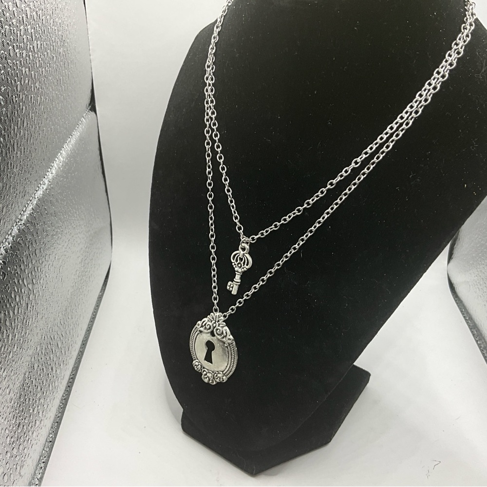Silver Keyhole Pendant Necklace